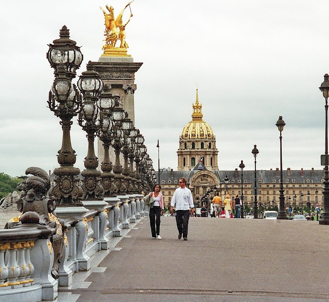 Marvel at the Invalides' architecture 1